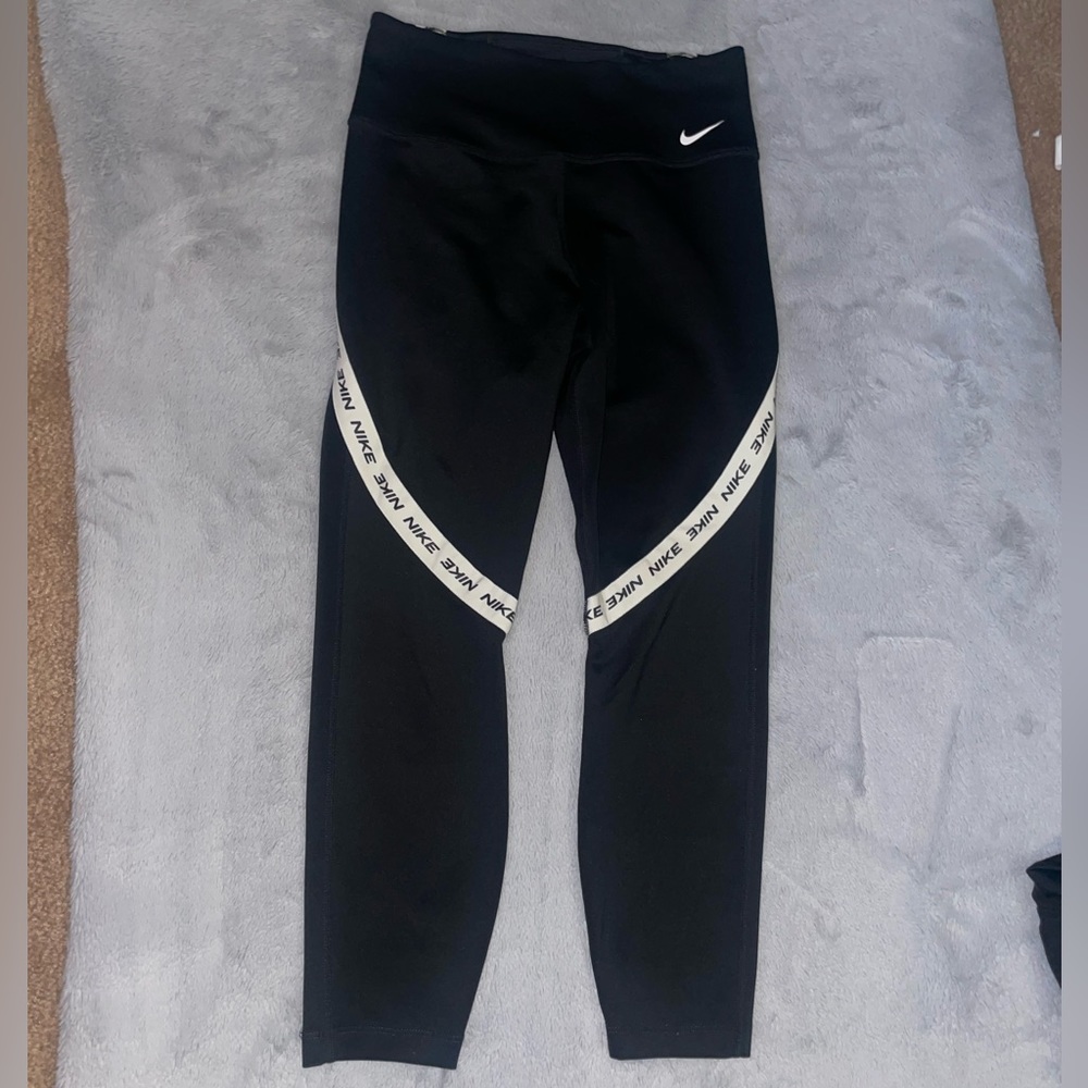 Nike logo cropped leggings